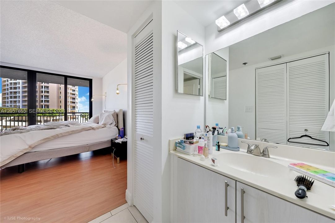 For Sale: $600,000 (2 beds, 2 baths, 1200 Square Feet)