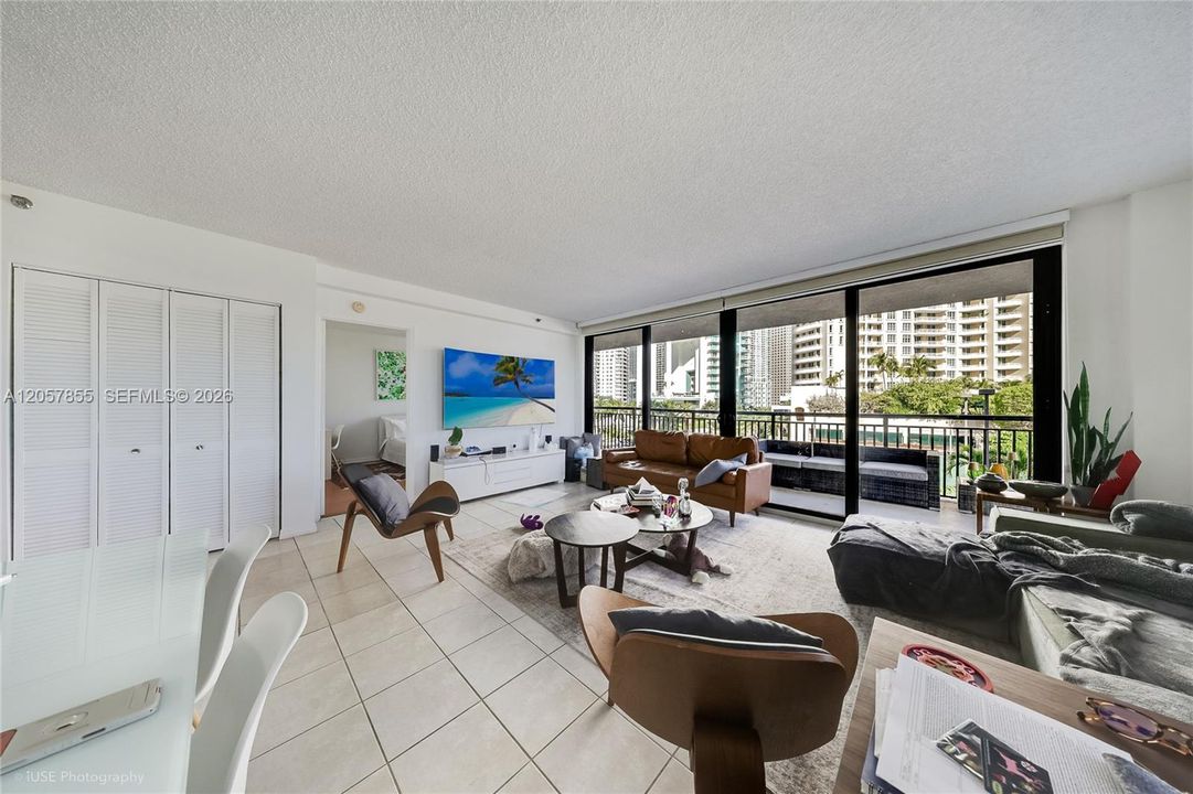 For Sale: $600,000 (2 beds, 2 baths, 1200 Square Feet)
