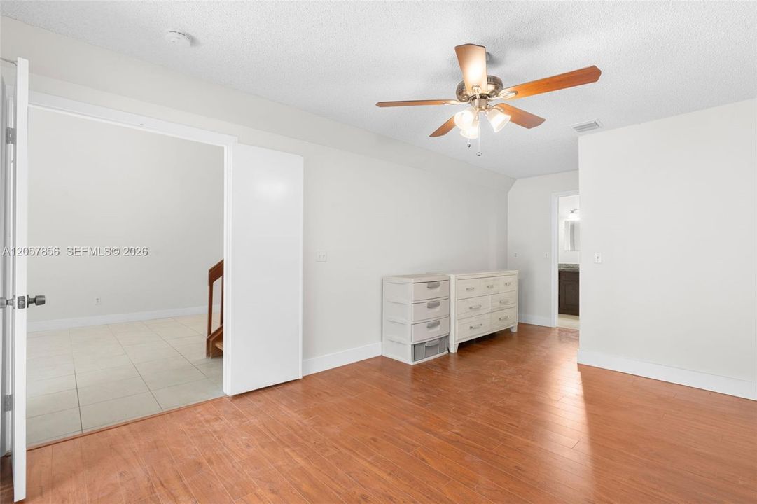 В аренду: $2,475 (2 спален, 2 ванн, 1252 Квадратных фут)