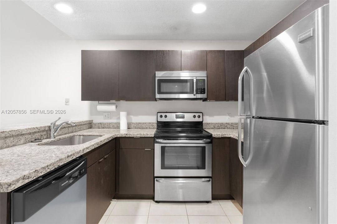 В аренду: $2,475 (2 спален, 2 ванн, 1252 Квадратных фут)