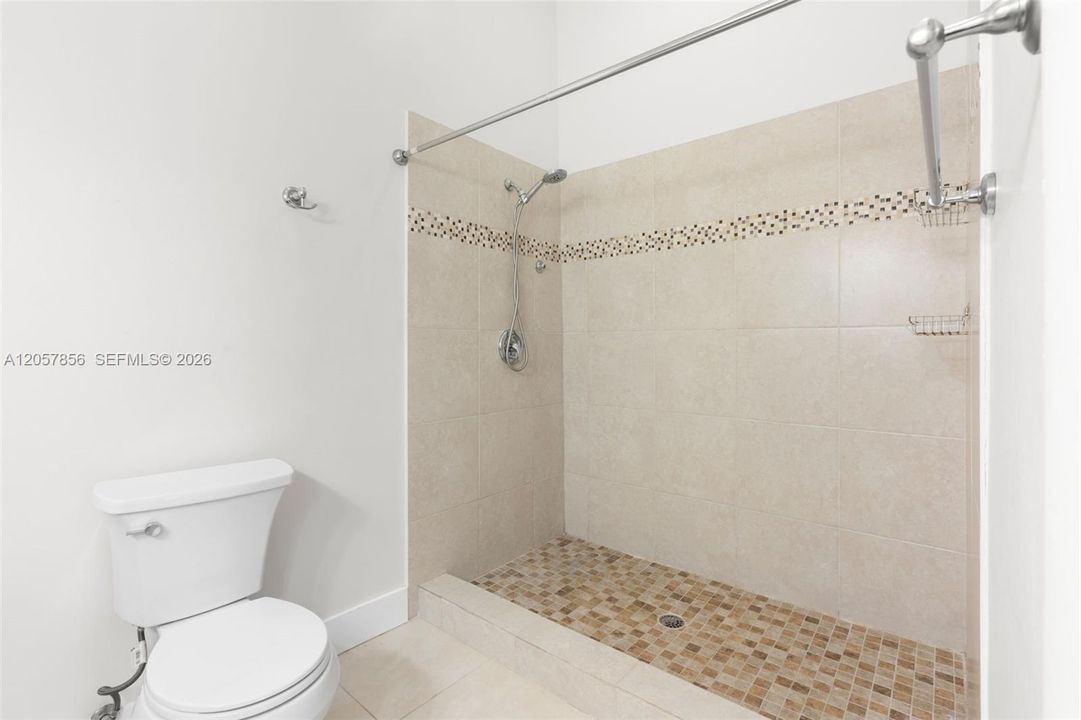В аренду: $2,475 (2 спален, 2 ванн, 1252 Квадратных фут)