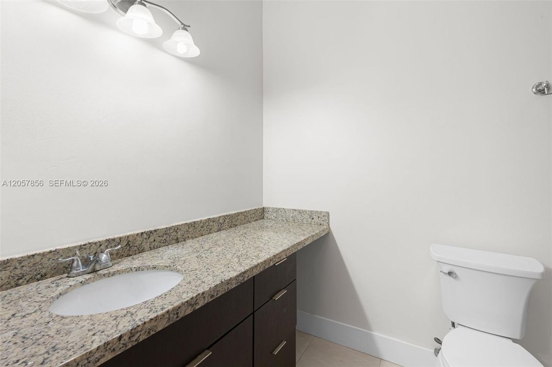 В аренду: $2,475 (2 спален, 2 ванн, 1252 Квадратных фут)