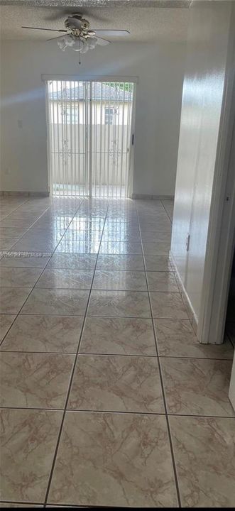 For Rent: $2,500 (2 beds, 1 baths, 930 Square Feet)