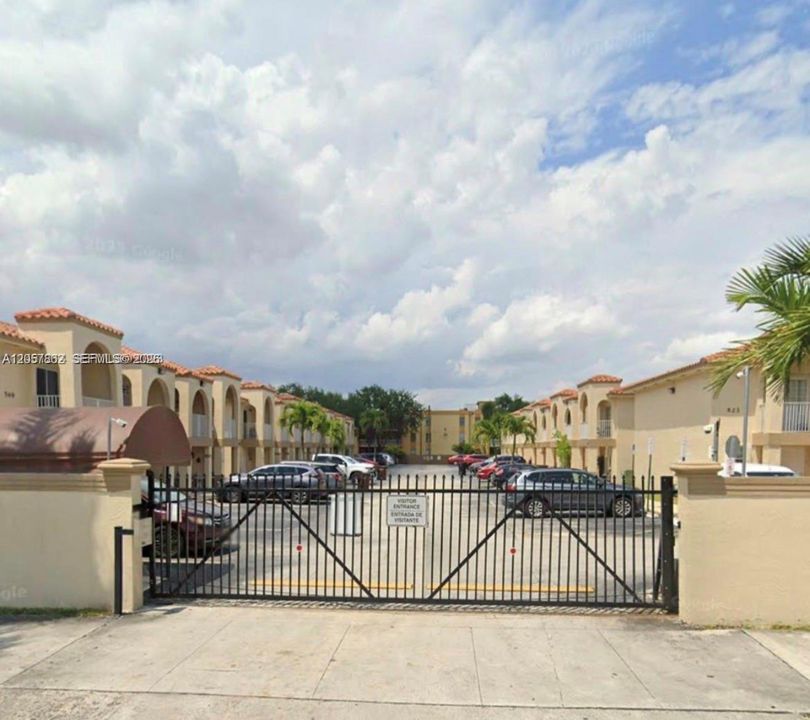 For Rent: $2,500 (2 beds, 1 baths, 930 Square Feet)
