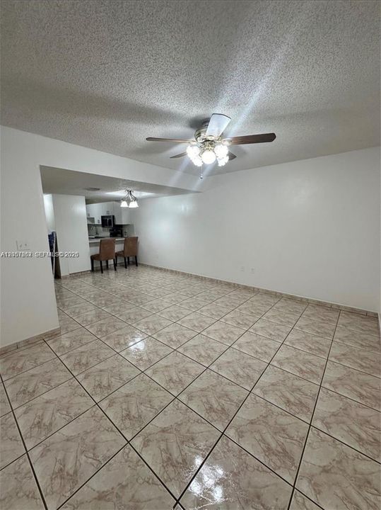 For Rent: $2,500 (2 beds, 1 baths, 930 Square Feet)