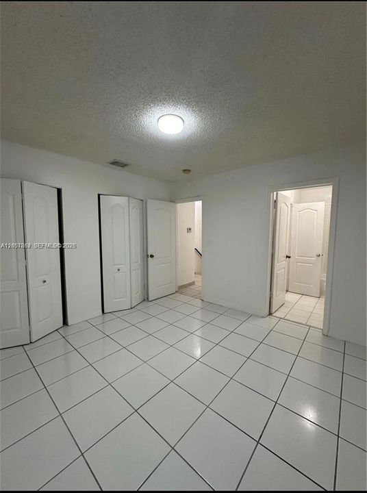 For Rent: $2,500 (2 beds, 1 baths, 930 Square Feet)