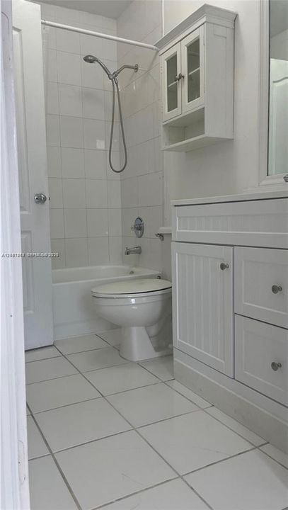 For Rent: $2,500 (2 beds, 1 baths, 930 Square Feet)