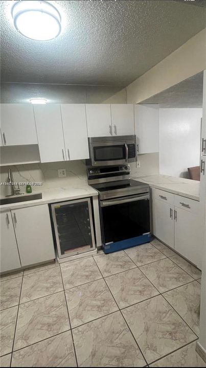 For Rent: $2,500 (2 beds, 1 baths, 930 Square Feet)