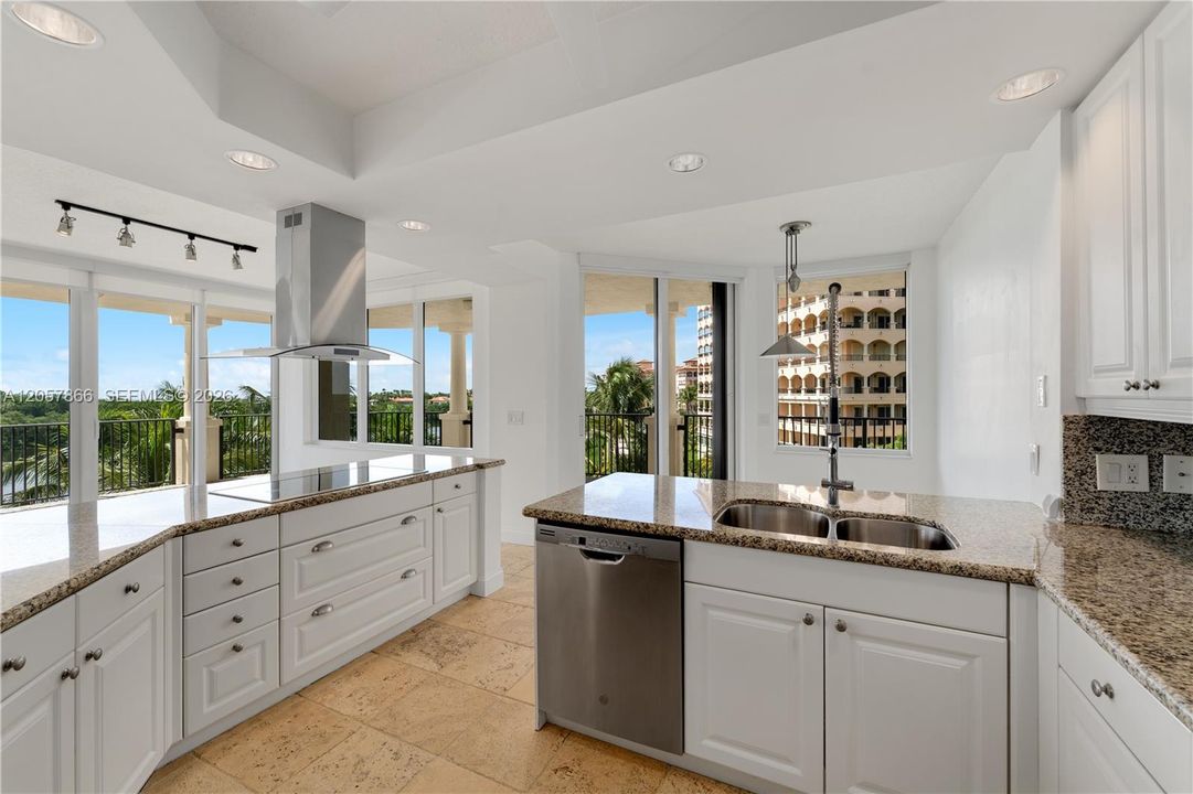 En Venta: $1,899,000 (4 camas, 4 baños, 2740 Pies cuadrados)