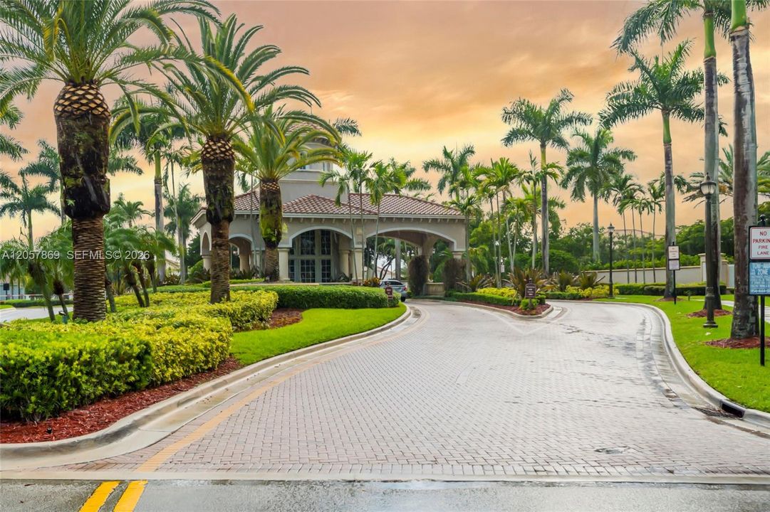 For Sale: $1,150,000 (5 beds, 4 baths, 3372 Square Feet)