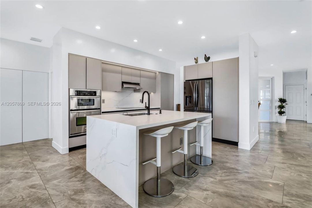 For Sale: $1,150,000 (5 beds, 4 baths, 3372 Square Feet)