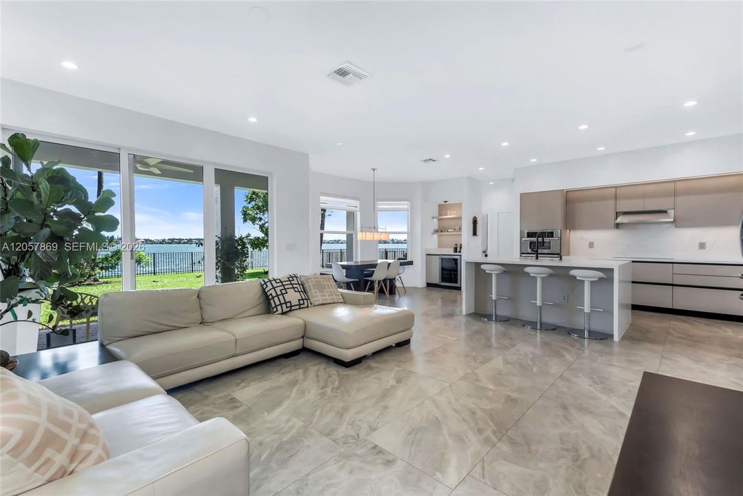 For Sale: $1,150,000 (5 beds, 4 baths, 3372 Square Feet)
