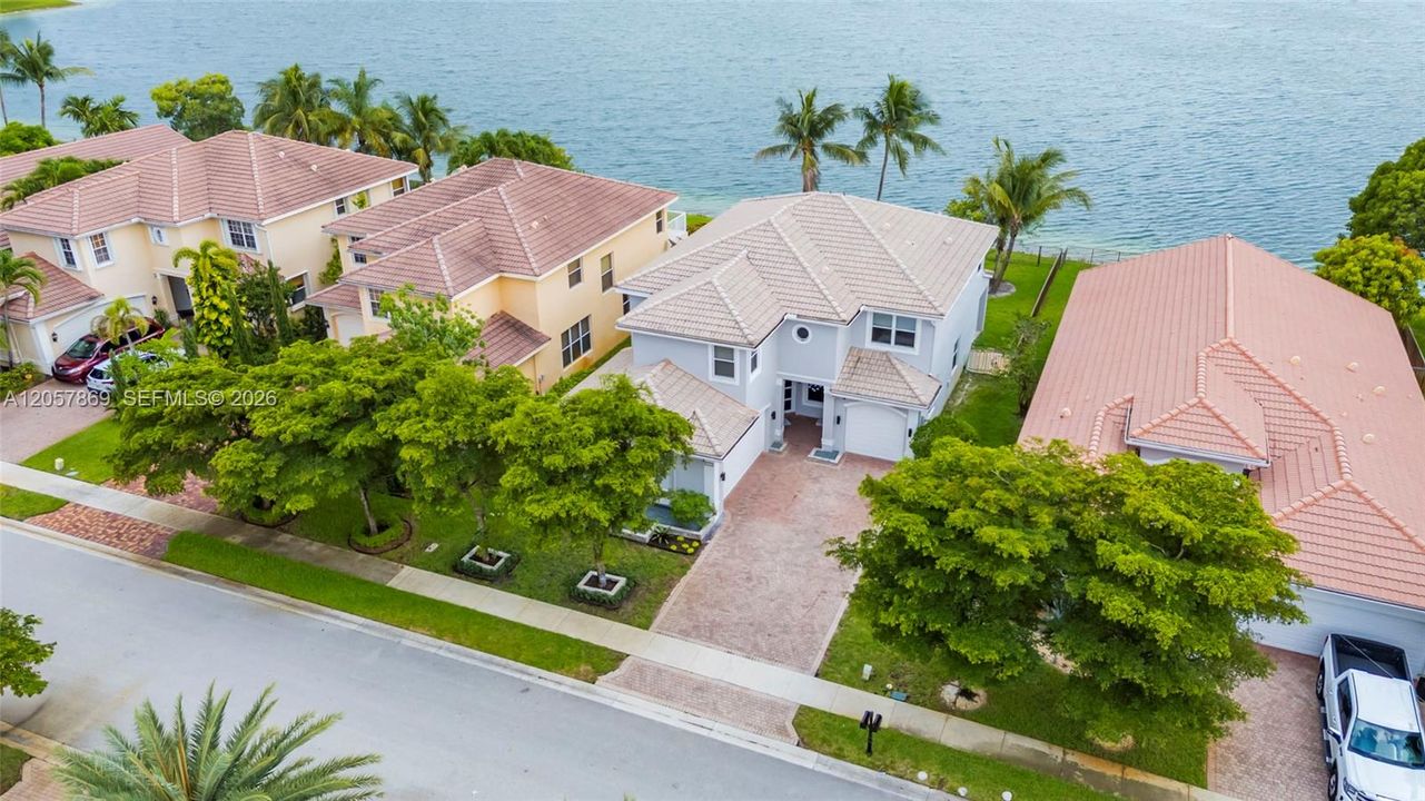 For Sale: $1,150,000 (5 beds, 4 baths, 3372 Square Feet)