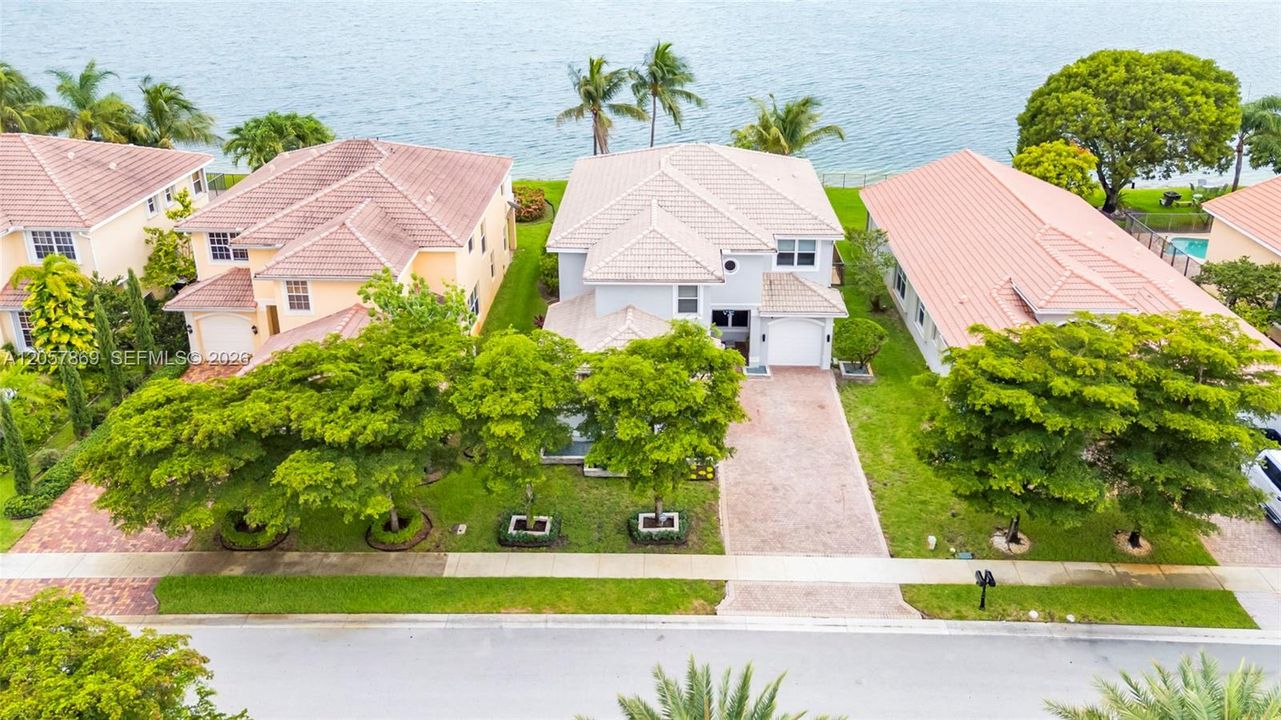 For Sale: $1,150,000 (5 beds, 4 baths, 3372 Square Feet)