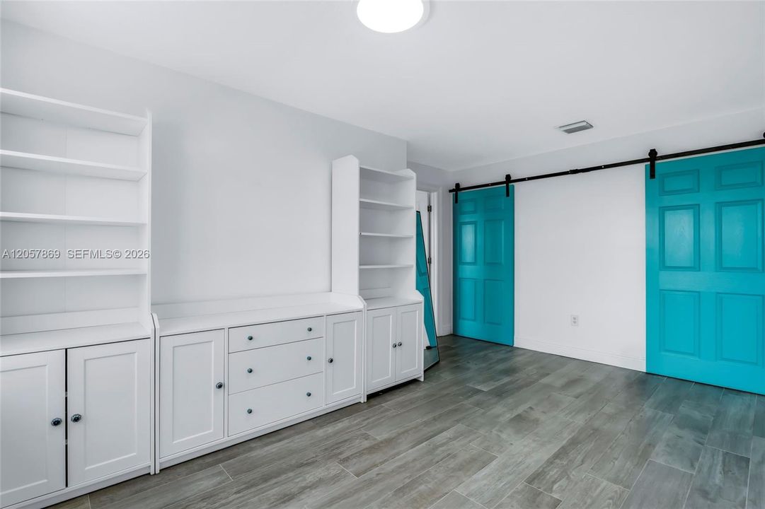 For Sale: $1,150,000 (5 beds, 4 baths, 3372 Square Feet)