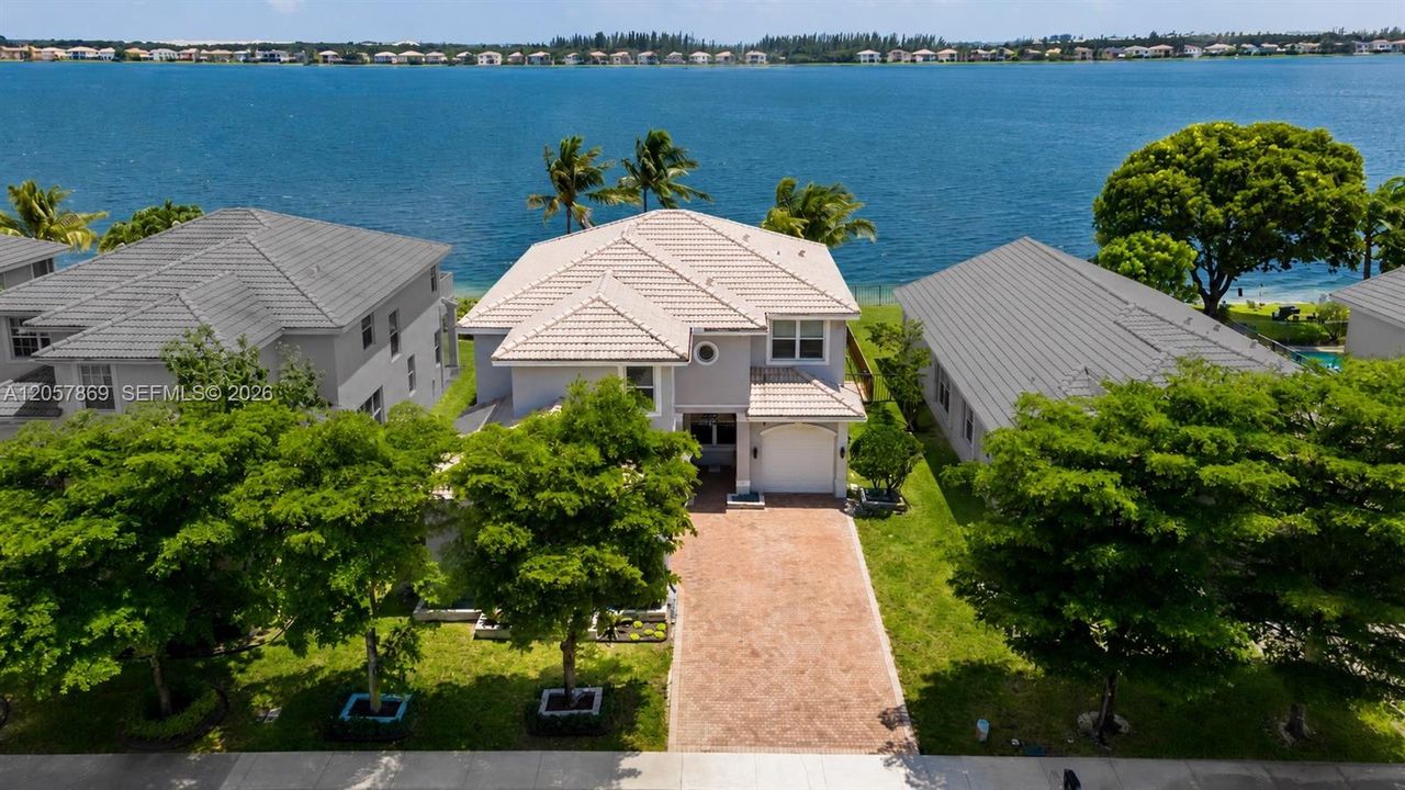 For Sale: $1,150,000 (5 beds, 4 baths, 3372 Square Feet)