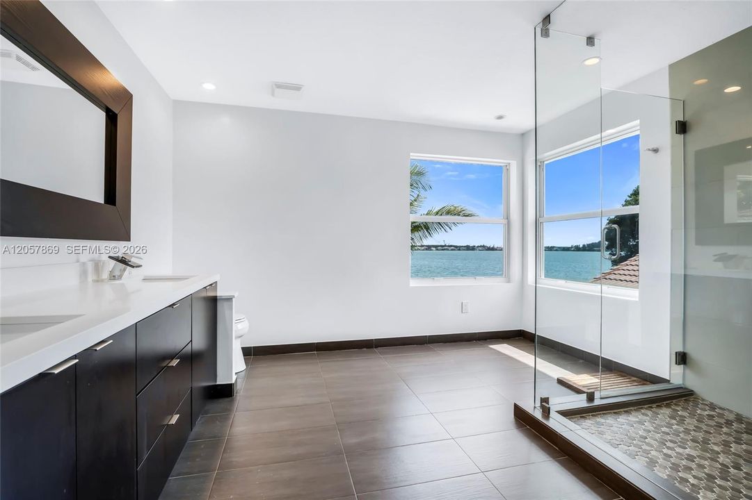 For Sale: $1,150,000 (5 beds, 4 baths, 3372 Square Feet)