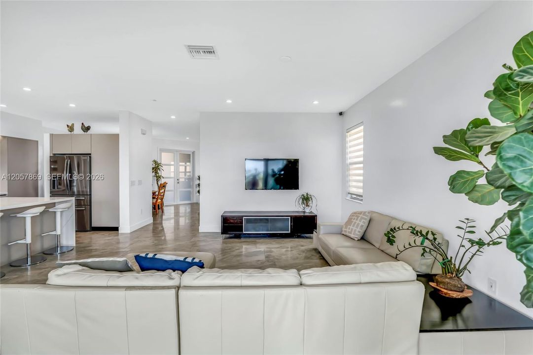 For Sale: $1,150,000 (5 beds, 4 baths, 3372 Square Feet)