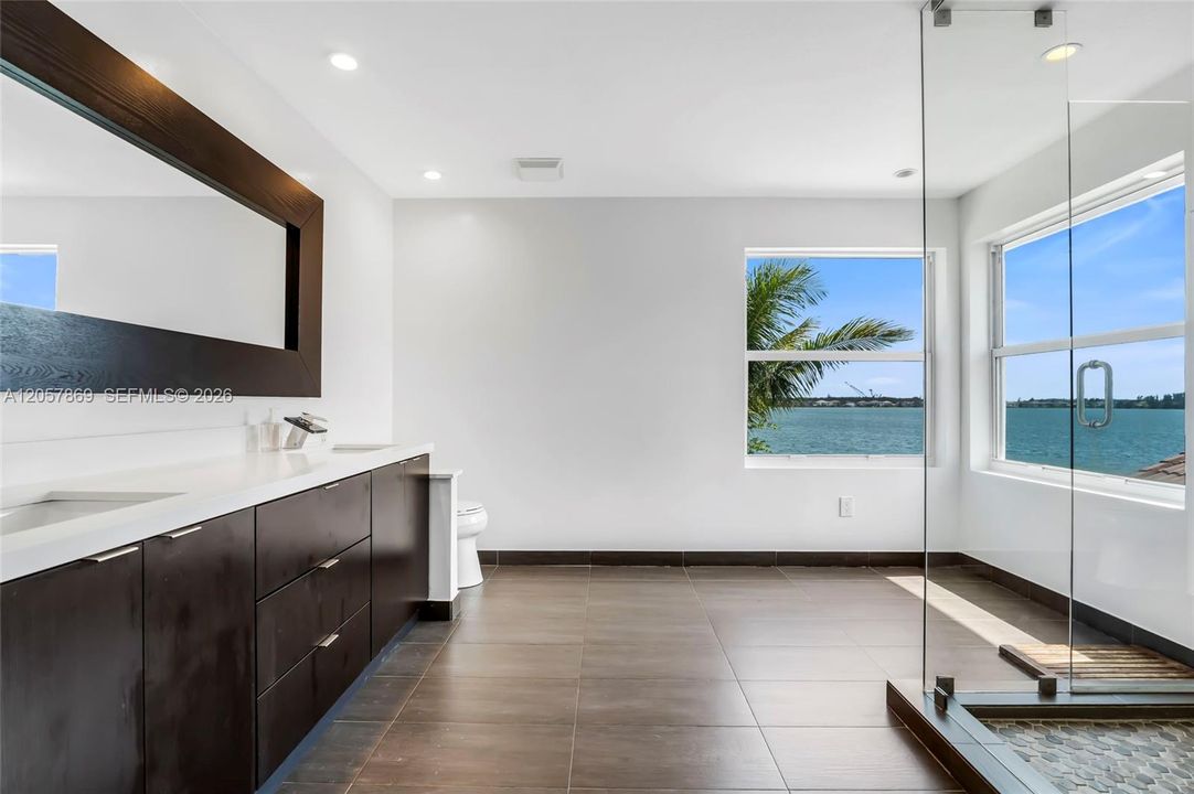 For Sale: $1,150,000 (5 beds, 4 baths, 3372 Square Feet)