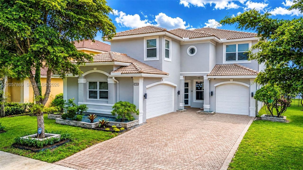For Sale: $1,150,000 (5 beds, 4 baths, 3372 Square Feet)