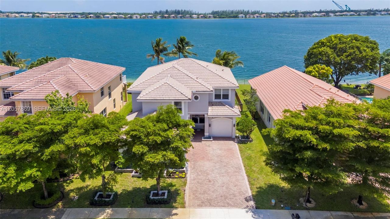For Sale: $1,150,000 (5 beds, 4 baths, 3372 Square Feet)