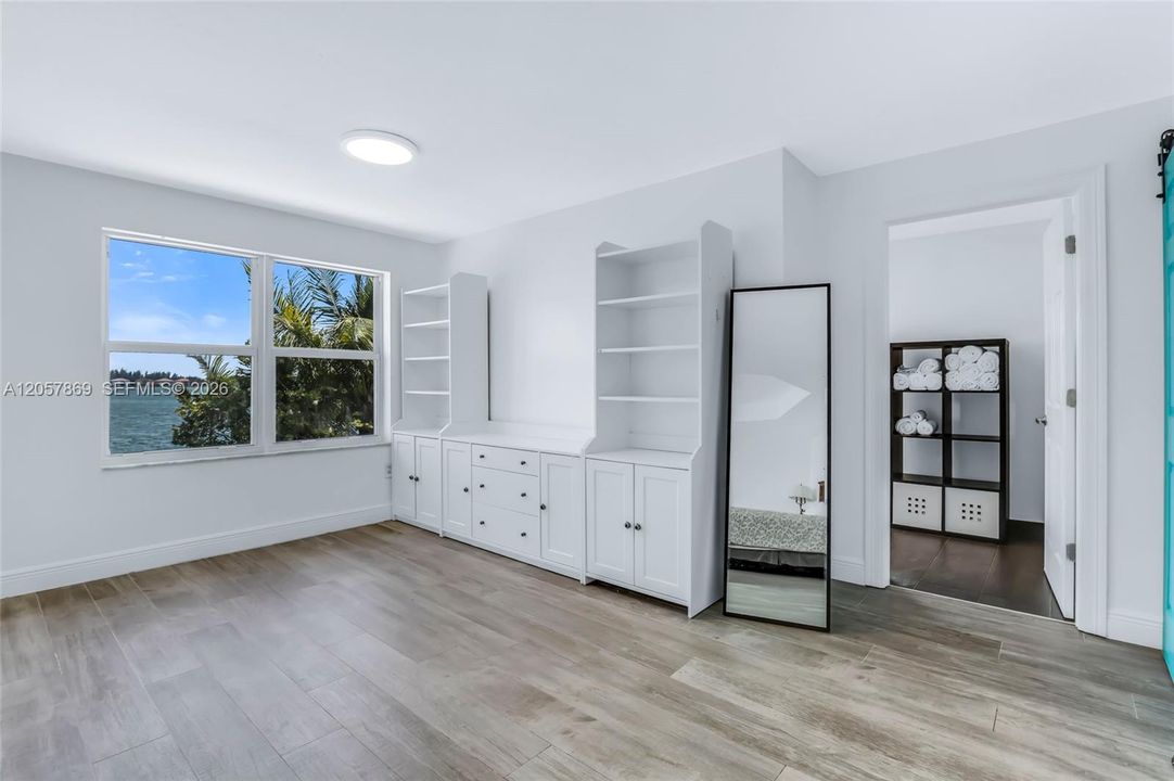 For Sale: $1,150,000 (5 beds, 4 baths, 3372 Square Feet)