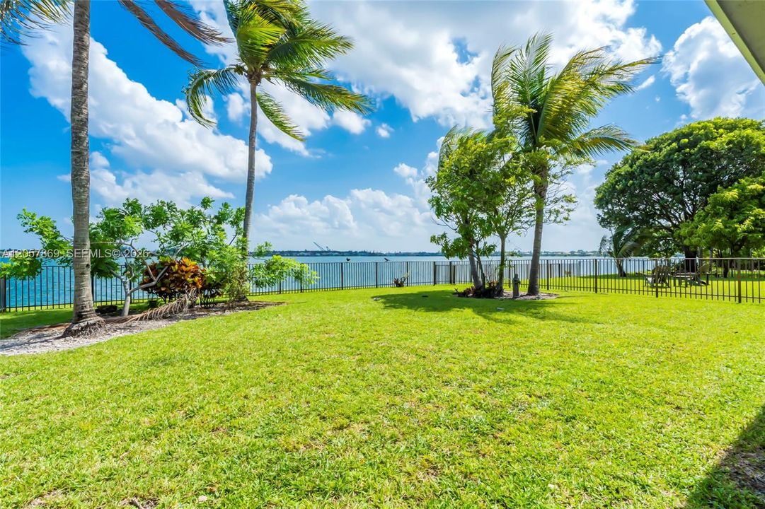 For Sale: $1,150,000 (5 beds, 4 baths, 3372 Square Feet)