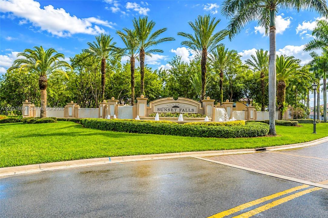 For Sale: $1,150,000 (5 beds, 4 baths, 3372 Square Feet)