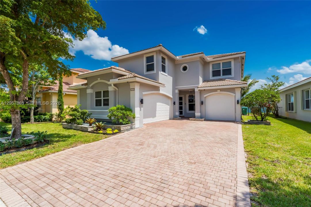For Sale: $1,150,000 (5 beds, 4 baths, 3372 Square Feet)