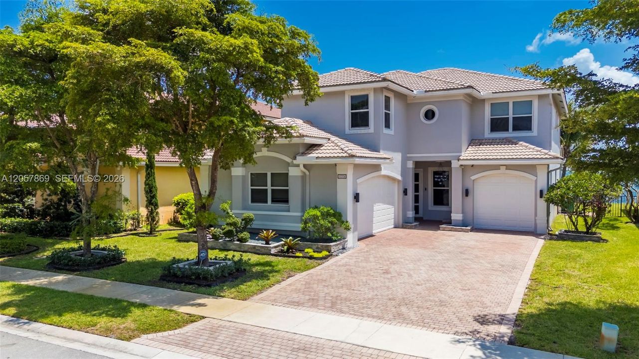 For Sale: $1,150,000 (5 beds, 4 baths, 3372 Square Feet)