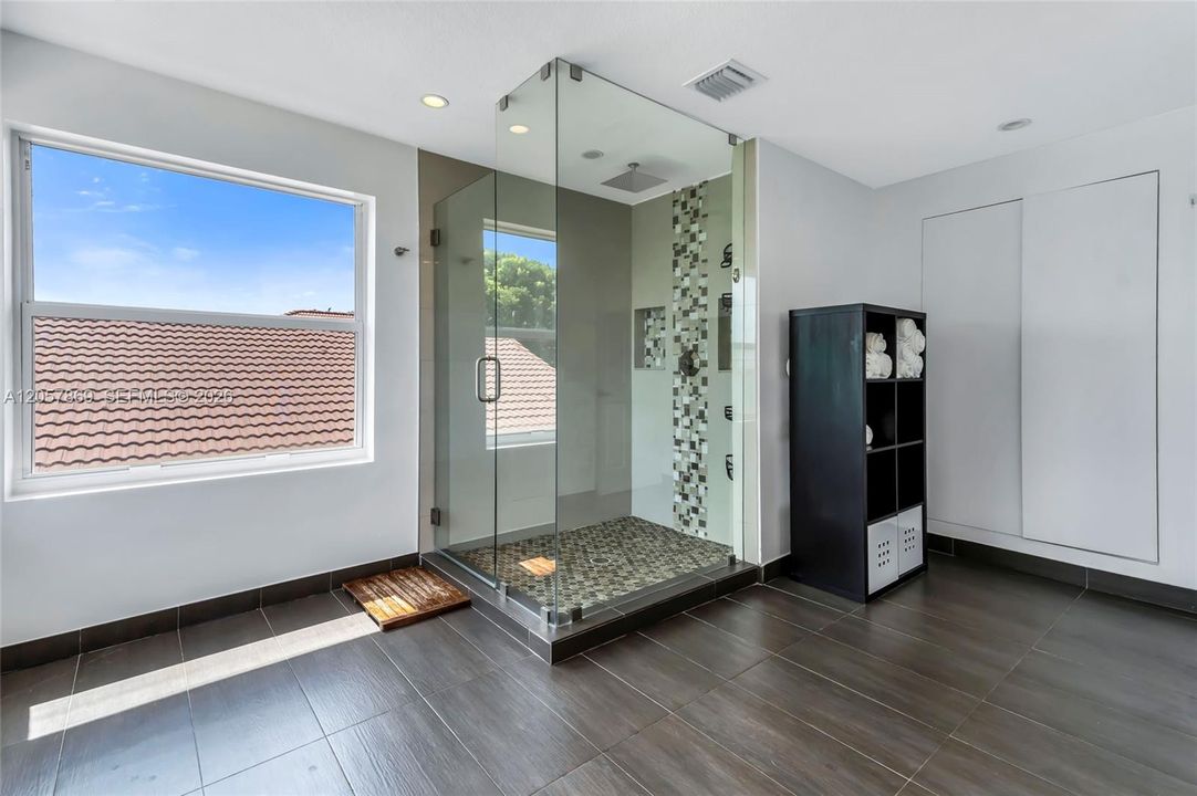 For Sale: $1,150,000 (5 beds, 4 baths, 3372 Square Feet)