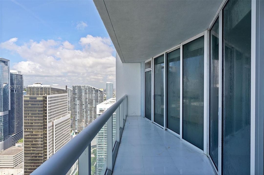 For Sale: $685,000 (1 beds, 1 baths, 984 Square Feet)