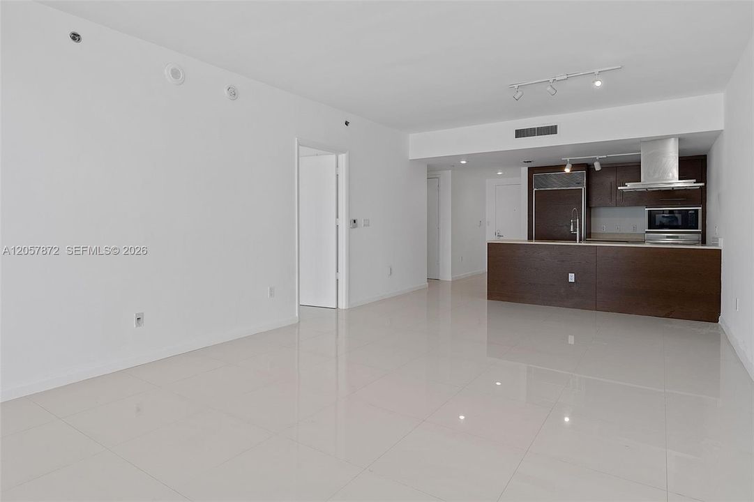 For Sale: $685,000 (1 beds, 1 baths, 984 Square Feet)