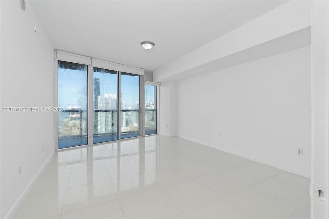 For Sale: $685,000 (1 beds, 1 baths, 984 Square Feet)