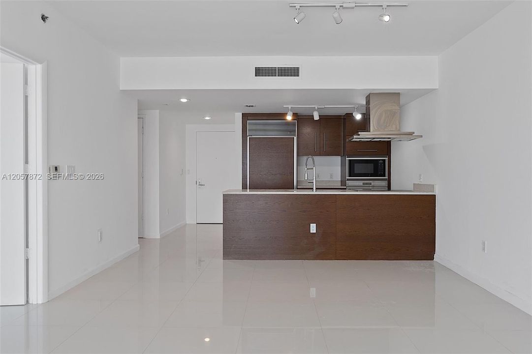For Sale: $685,000 (1 beds, 1 baths, 984 Square Feet)
