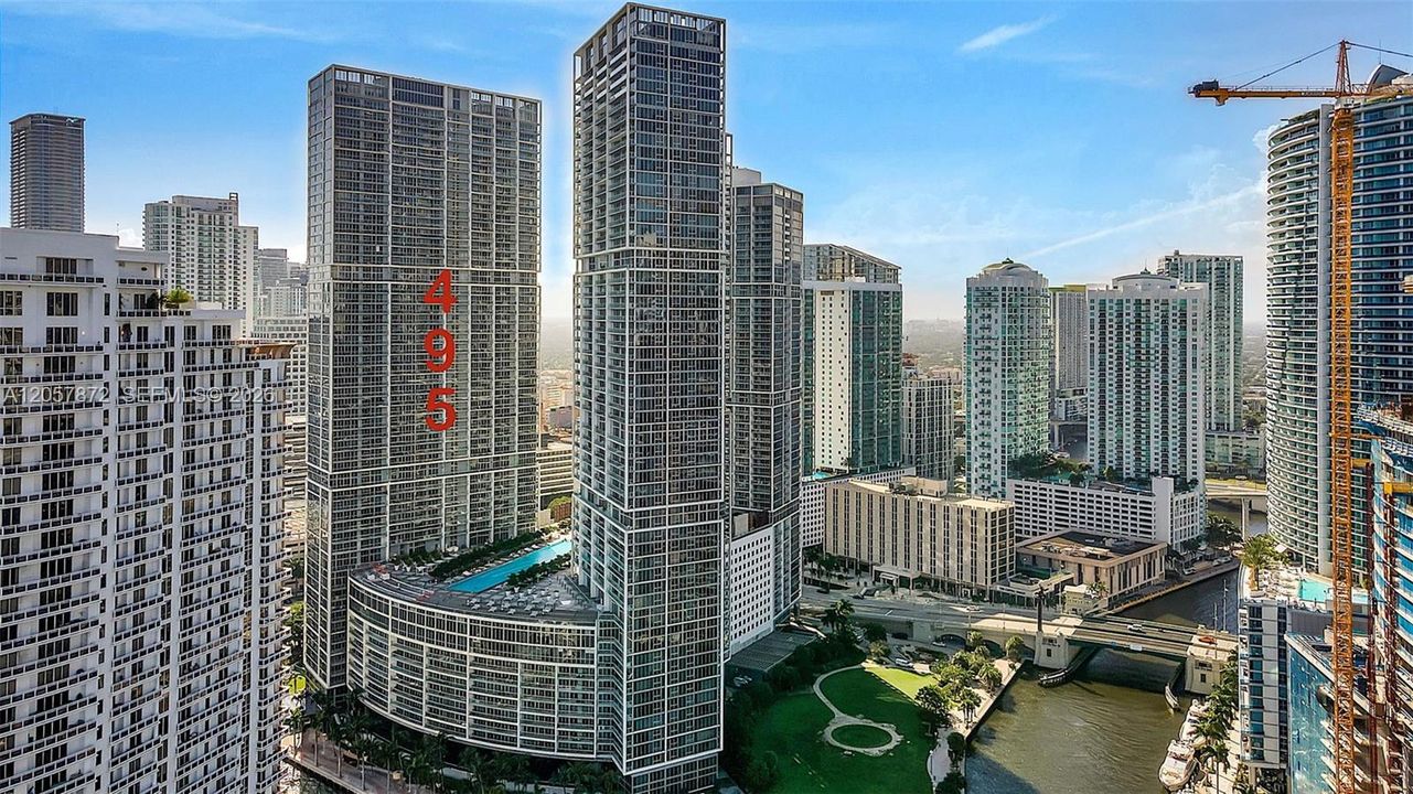 For Sale: $685,000 (1 beds, 1 baths, 984 Square Feet)