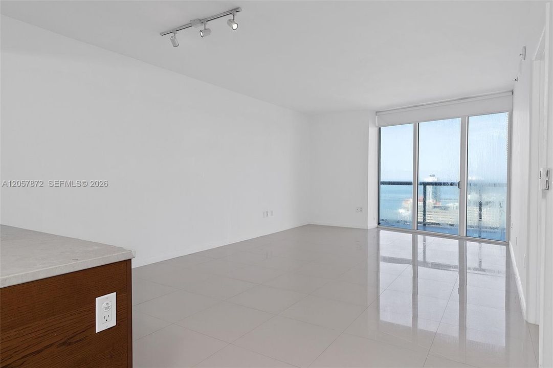 For Sale: $685,000 (1 beds, 1 baths, 984 Square Feet)