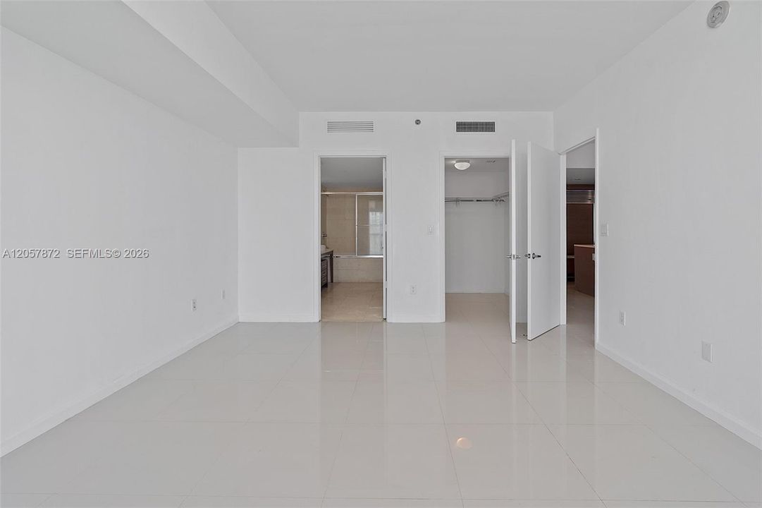 For Sale: $685,000 (1 beds, 1 baths, 984 Square Feet)