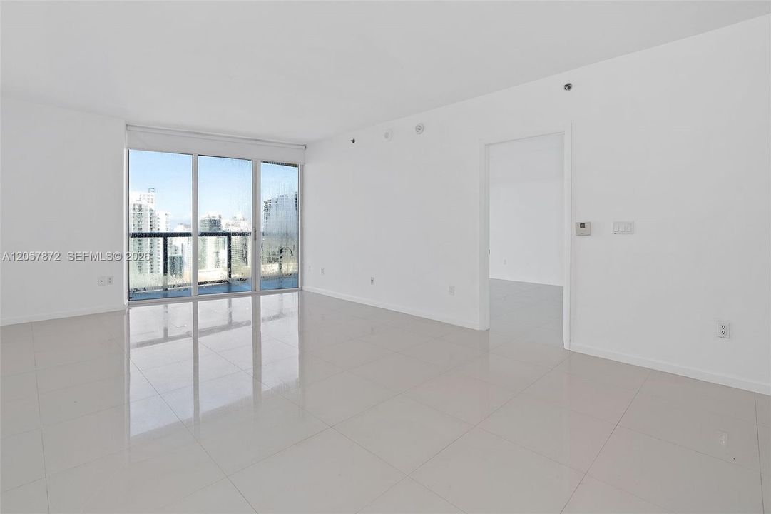 For Sale: $685,000 (1 beds, 1 baths, 984 Square Feet)