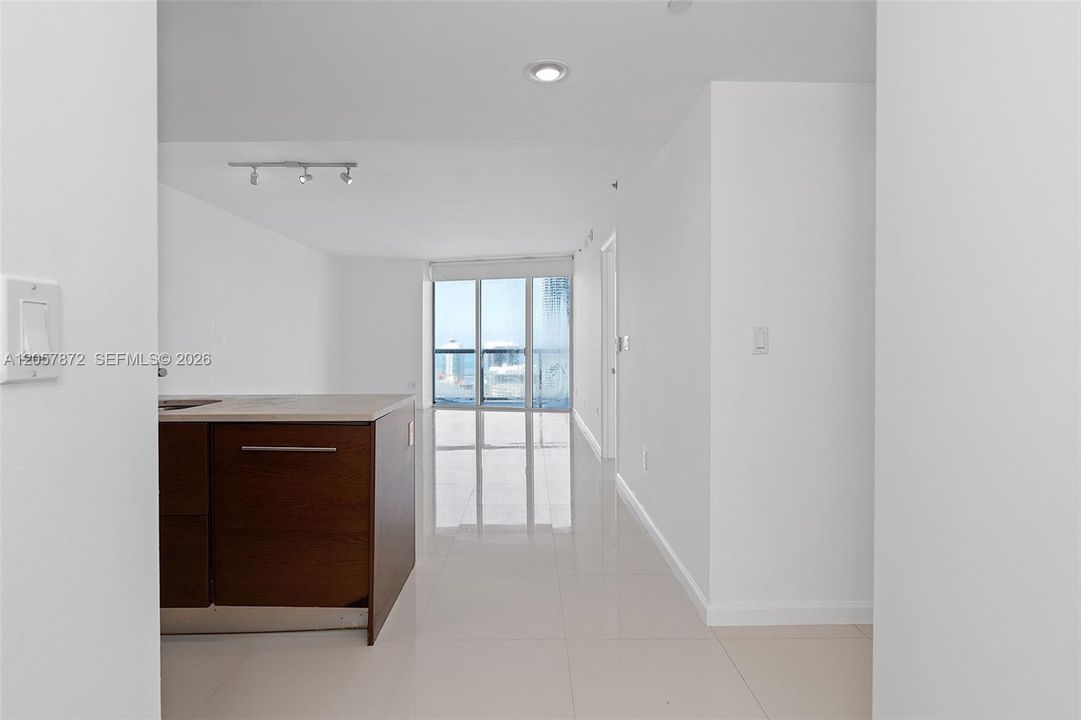 For Sale: $685,000 (1 beds, 1 baths, 984 Square Feet)
