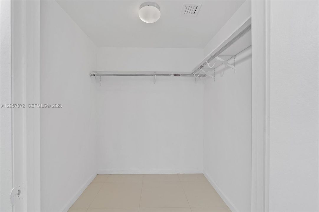 For Sale: $685,000 (1 beds, 1 baths, 984 Square Feet)