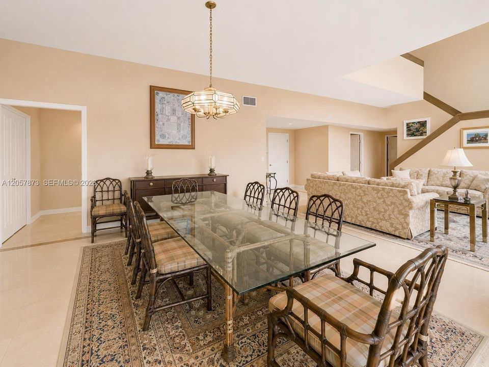 En Venta: $2,200,000 (3 camas, 3 baños, 3842 Pies cuadrados)