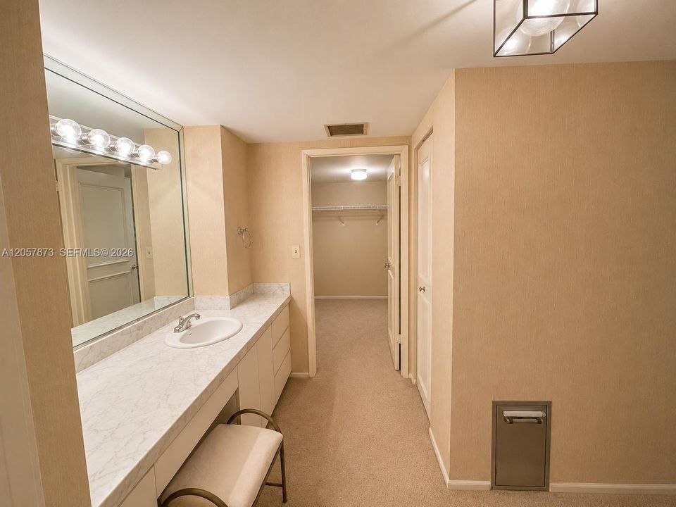 En Venta: $2,200,000 (3 camas, 3 baños, 3842 Pies cuadrados)
