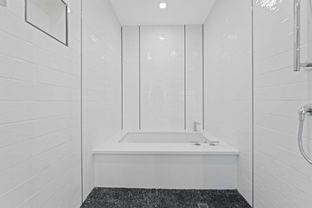 Shower & Tub