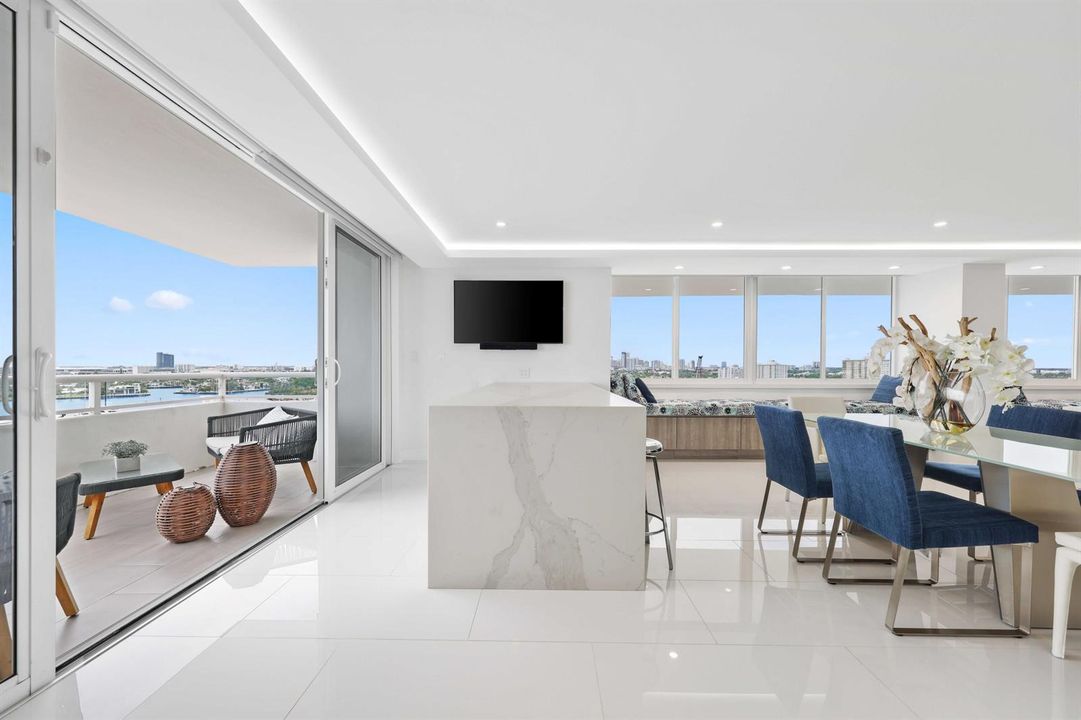 Cocktail lounge
