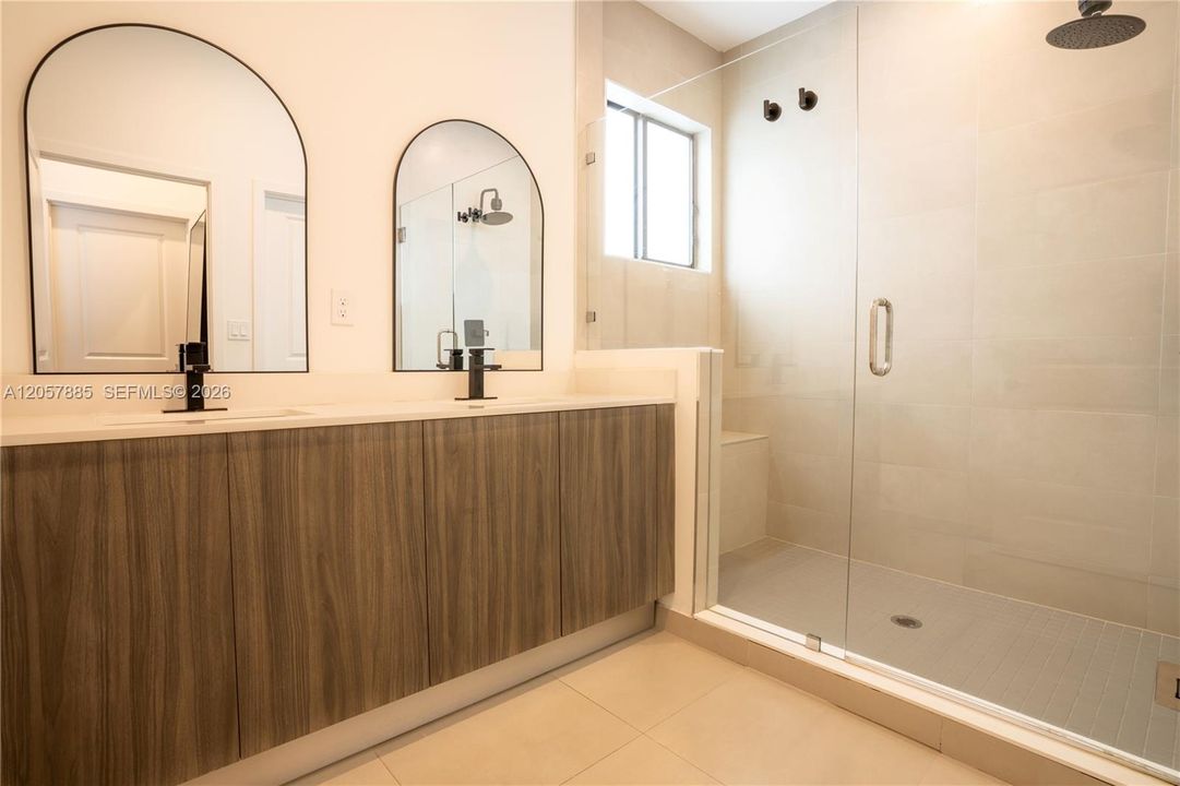 На продажу: $590,000 (3 спален, 3 ванн, 1824 Квадратных фут)