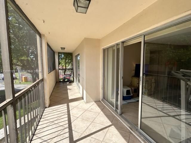 На продажу: $149,000 (2 спален, 2 ванн, 1074 Квадратных фут)