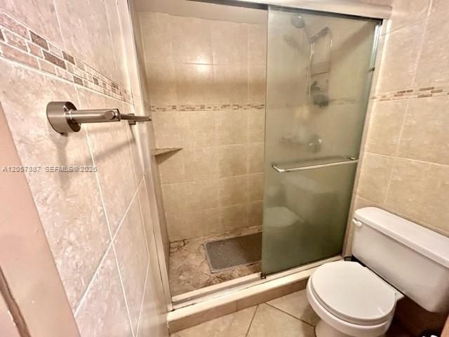 На продажу: $149,000 (2 спален, 2 ванн, 1074 Квадратных фут)