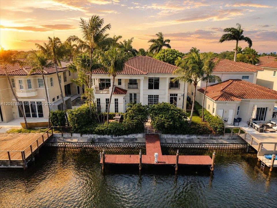 YOUR DREAM HOME IN ALL IT'S BEAUTY!