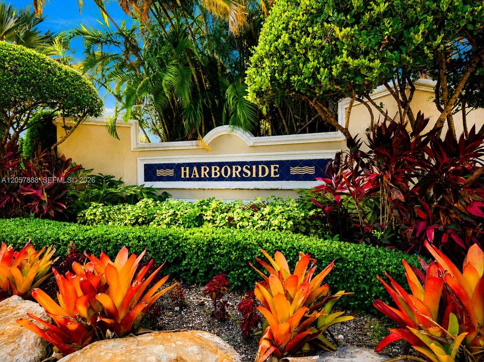 WELCOME TO ONE OF THE MOST LUXURIOUS COMMUNITIES IN HOLLYWOOD!